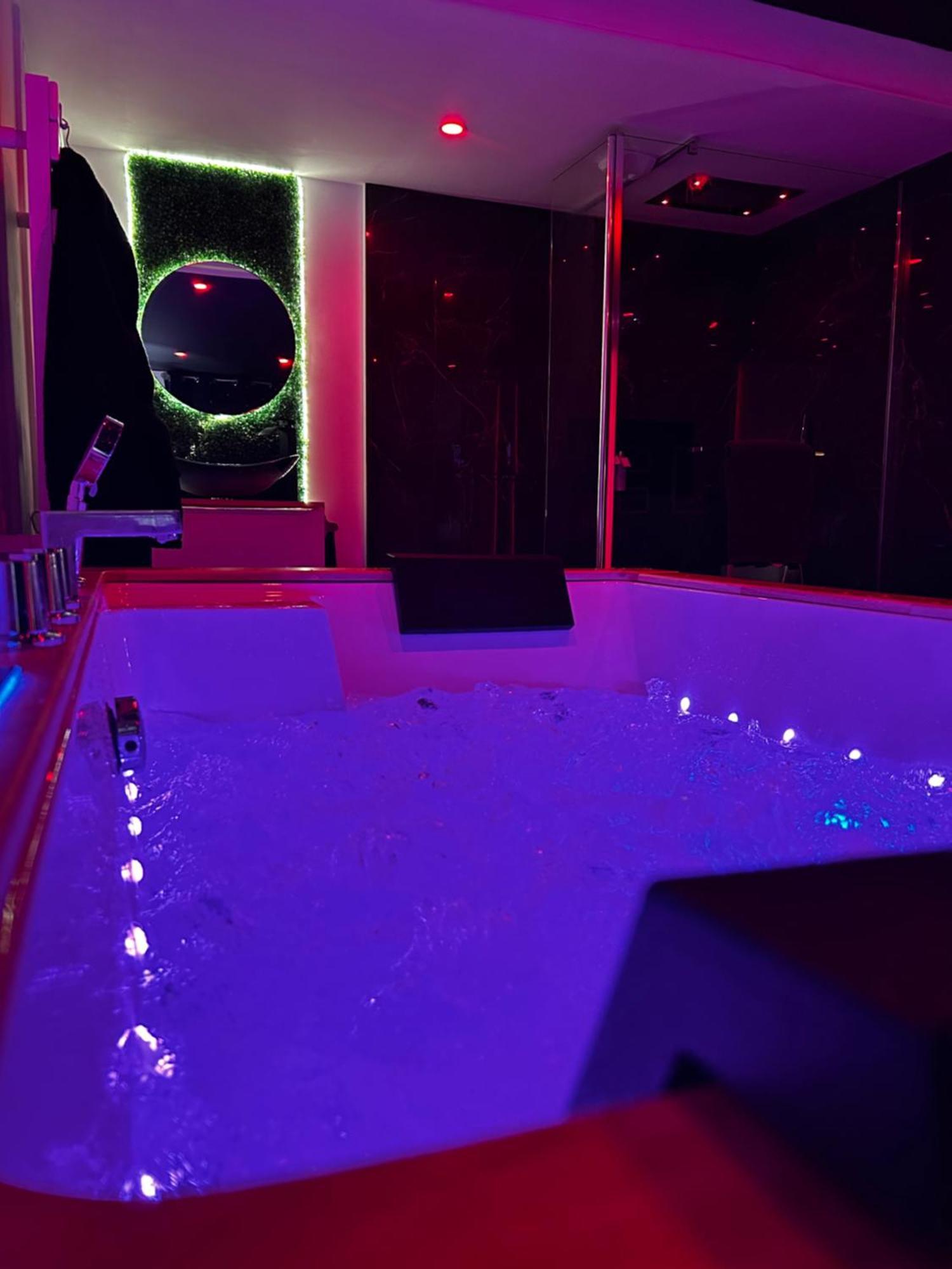Love Room Haut De Gamme - L'Extase Avec Jacuzzi Violaines Kültér fotó