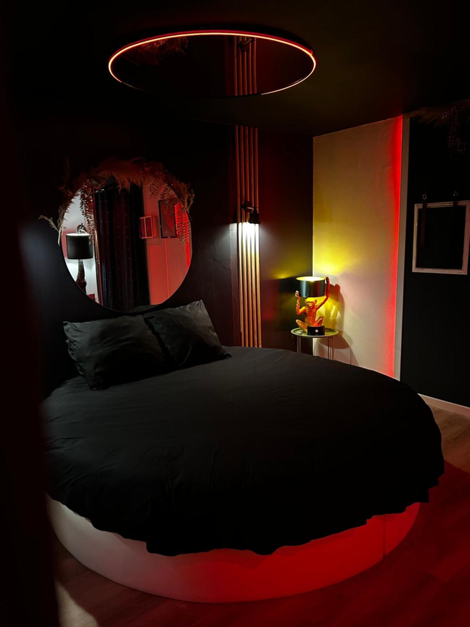 Love Room Haut De Gamme - L'Extase Avec Jacuzzi Violaines Szoba fotó