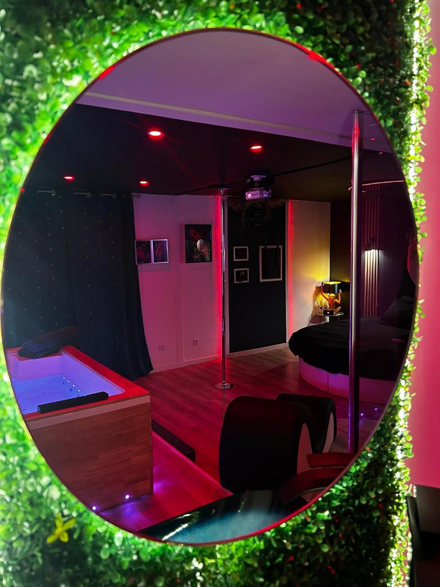 Love Room Haut De Gamme - L'Extase Avec Jacuzzi Violaines Kültér fotó