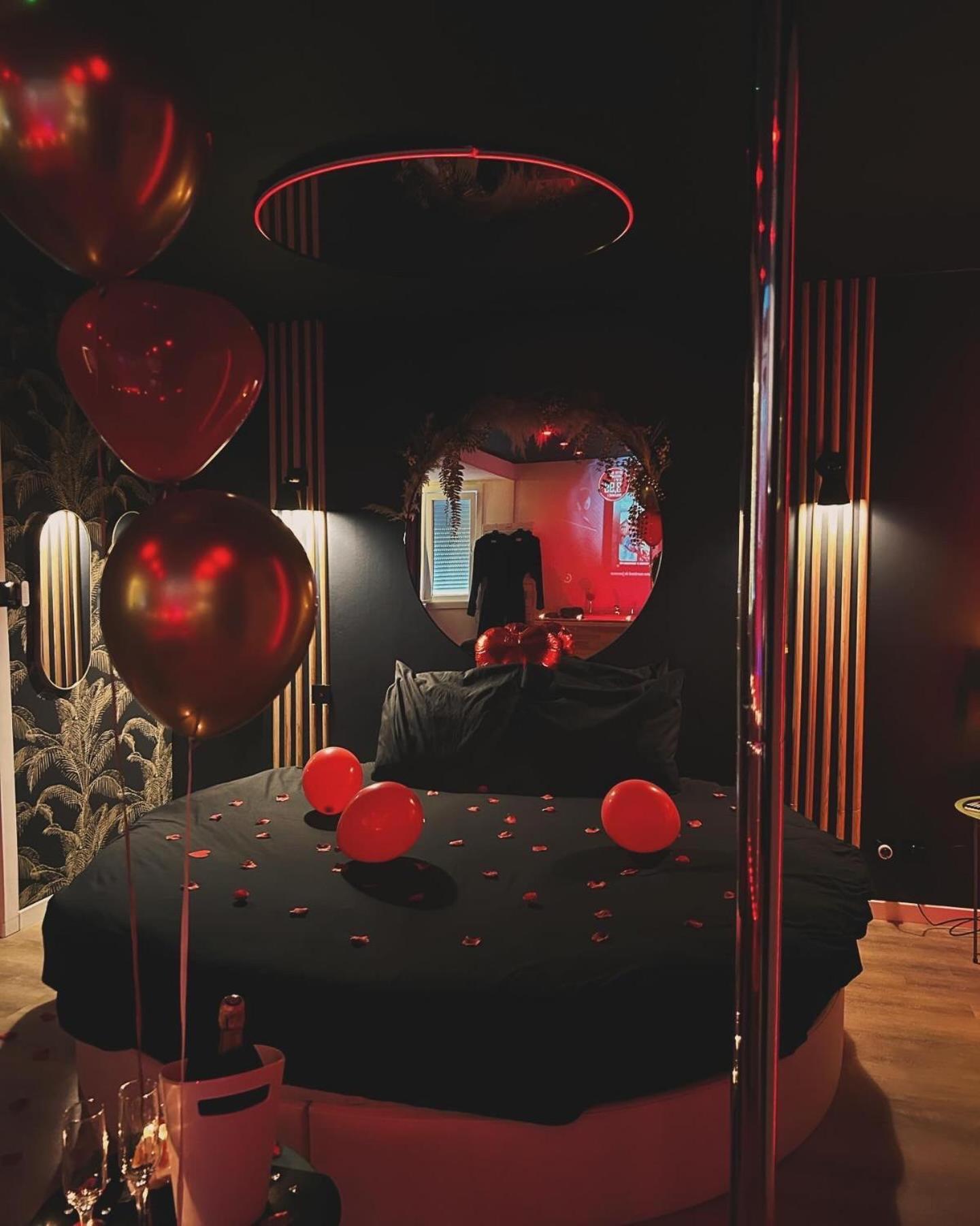 Love Room Haut De Gamme - L'Extase Avec Jacuzzi Violaines Kültér fotó