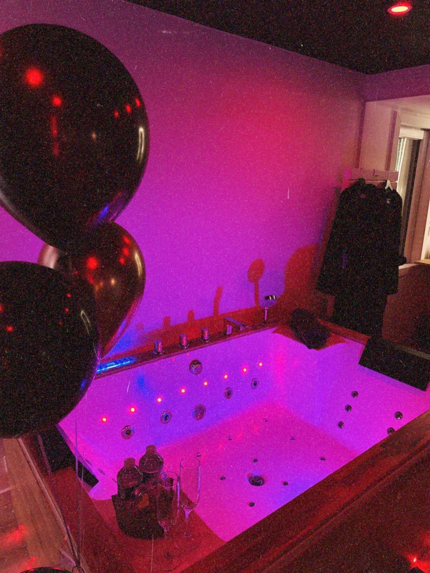 Love Room Haut De Gamme - L'Extase Avec Jacuzzi Violaines Kültér fotó